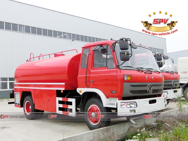 Right Front View of Fire Fighting Tanker - Dongfeng 
